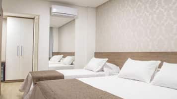 Quarto triplo luxo (APARTAMENTO TRIPLO CASAL) | Roupas de cama premium, frigobar, cofres nos quartos, escrivaninha