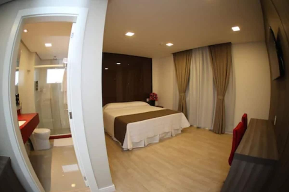 1 bedroom, premium bedding, minibar, in-room safe