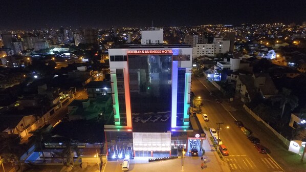 Fachada del alojamiento - Noche