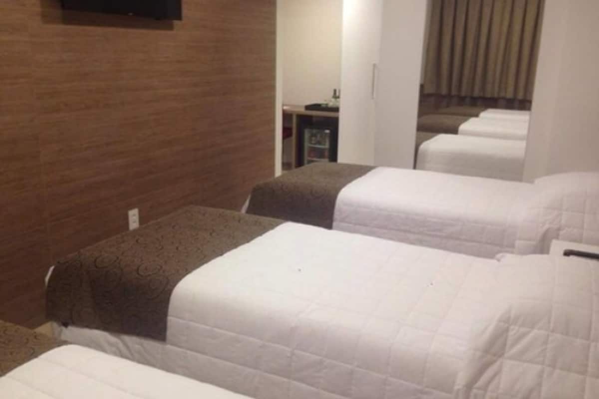 standard triple room (apartamento triplo solteiro) | 1 bedroom, premium bedding, minibar, in-room safe