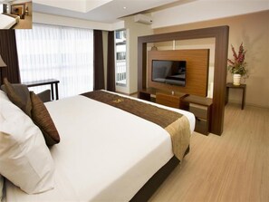 Minibar, in-room safe, desk, free WiFi