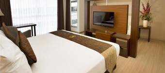 Hotel Gunawangsa MERR