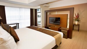 Minibar, két bảo mật tại phòng, bàn 