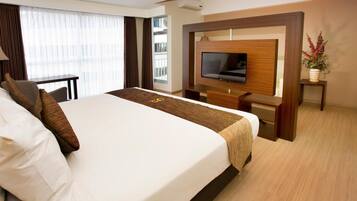 Minibar, in-room safe, desk, free WiFi