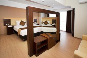 Suíte júnior | Frigobar, cofres nos quartos, escrivaninha, Wi-Fi de cortesia