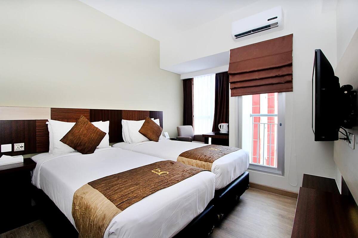 Minibar, in-room safe, desk, free WiFi