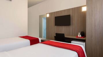 Quarto duplo standard, 2 camas de solteiro | Frigobar, cofres nos quartos, escrivaninha