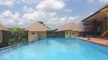 Kolam renang outdoor