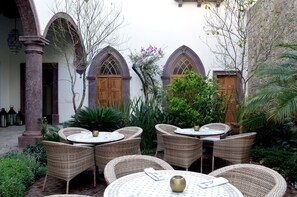 Free daily full breakfast  - Hotel Casa Blanca 7 (San Miguel de Allende)