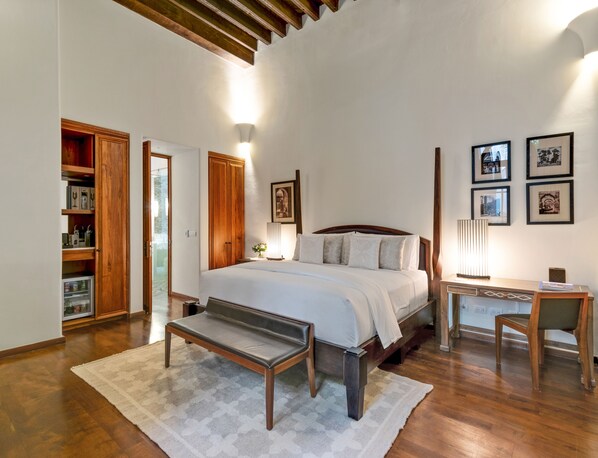 Premium bedding, minibar, in-room safe, desk - Hotel Casa Blanca 7 (San Miguel de Allende)