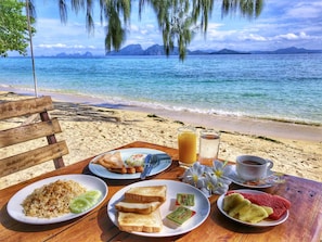 Free daily English breakfast