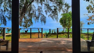 Beach Front Cottage | Living area