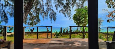 Beach Front Cottage | Living area