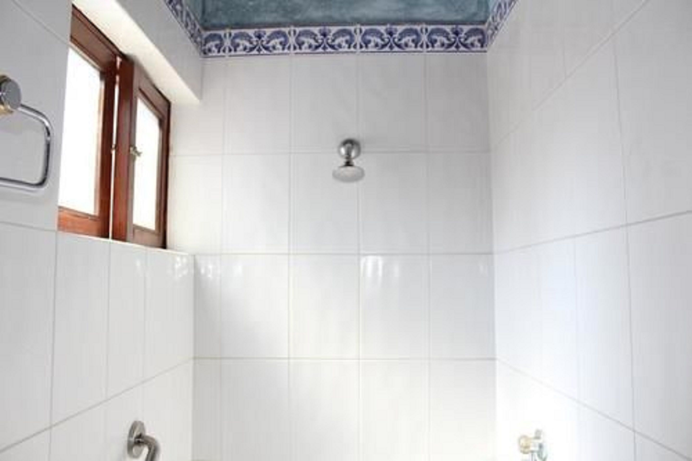 free toiletries, towels