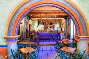 Bar (on property) - Hotel La Plaza de Tequisquiapan (Tequisquiapan)