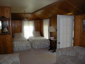 Cottage | Free WiFi - Pleasant Lake House Bed and Breakfast (Casco)