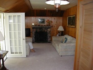 Cottage | Living area - Pleasant Lake House Bed and Breakfast (Casco)