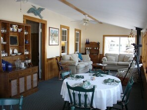 Dining - Pleasant Lake House Bed and Breakfast (Casco)