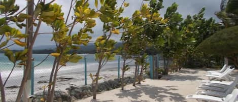 หาดส่วนตัวที่อยู่ใกล้ๆ, ทรายสีขาว