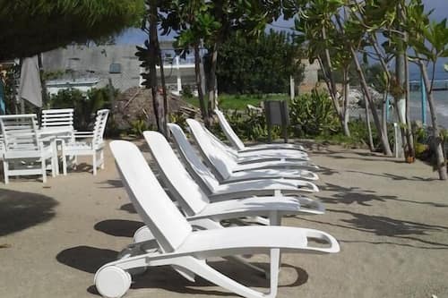 Private beach nearby, white sand