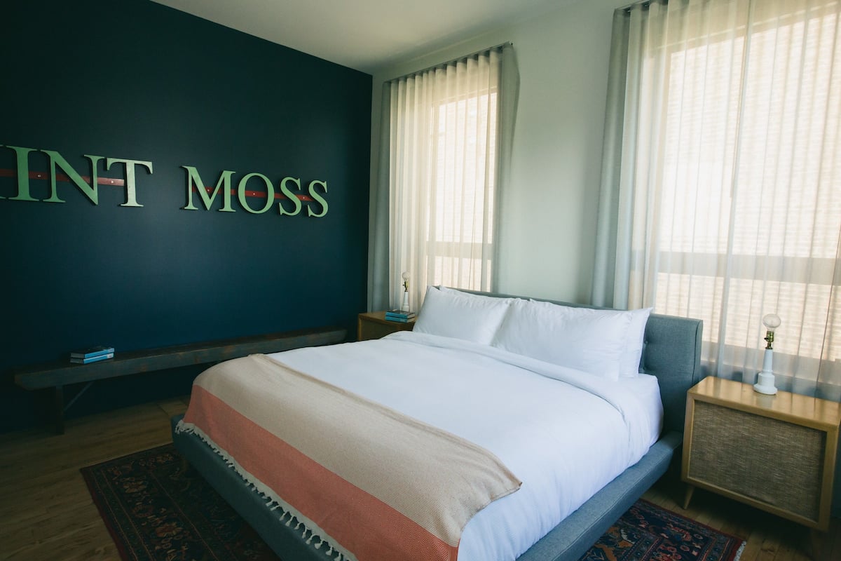 Room, 1 King Bed (Rooney) | Premium bedding, desk, soundproofing, iron/ironing board (on request)