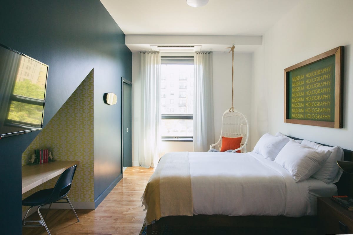 Room, 1 Queen Bed (Meno) | Premium bedding, desk, soundproofing, iron/ironing board (on request)