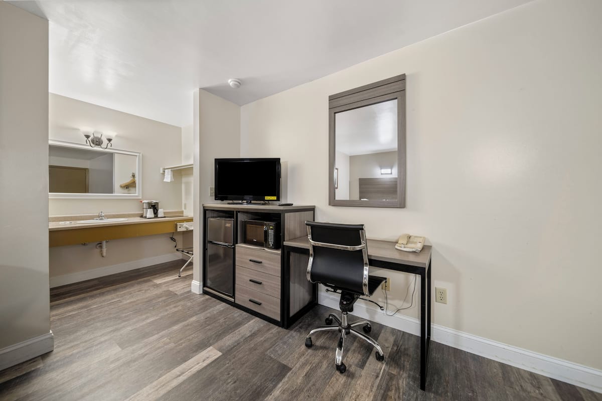 premium bedding, desk, iron/ironing board, rollaway beds