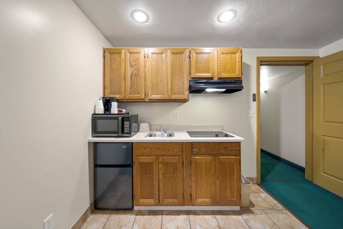 suite, 2 queen beds, kitchenette | private kitchenette | fridge, microwave, coffee/tea maker