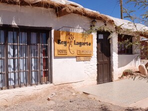Front of property - Rey Lagarto Hostel (San Pedro de Atacama)