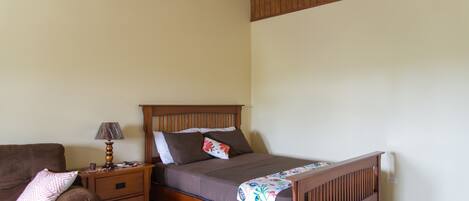 Basic Studio, 1 Queen Bed, Kitchen