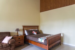 Monolocale Basic, 1 letto queen, cucina | Ferro/asse da stiro, Wi-Fi gratuito, lenzuola