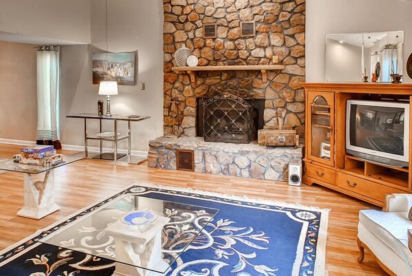 Standard House, 3 Bedrooms, 2 Bathrooms | Living area | Fireplace