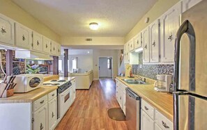 Standard House, 3 Bedrooms, 2 Bathrooms | Private kitchen | Fridge, microwave, oven, stovetop