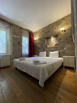 Standard Room, 2 Twin Beds | Hypo-allergenic bedding, individually decorated, individually furnished