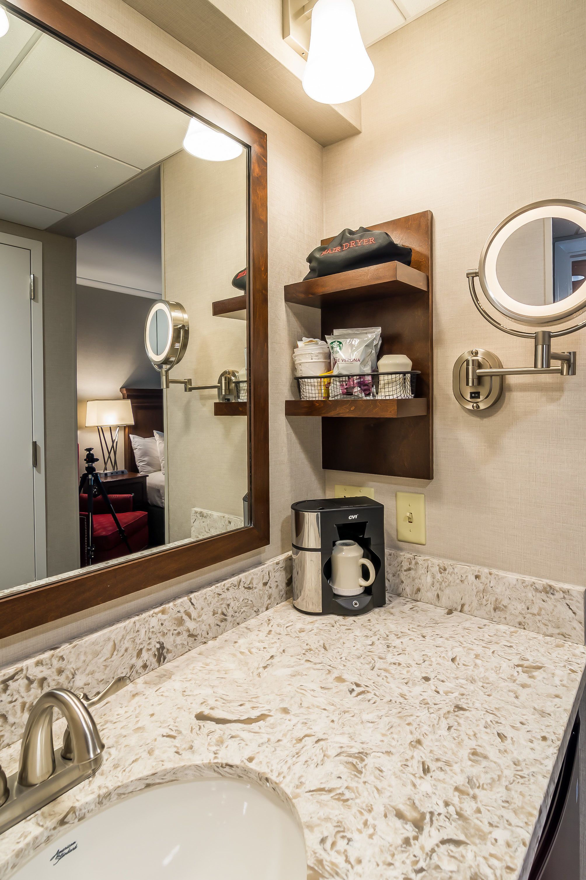 standard room, 1 king bed, non smoking | coffee and/or coffee maker