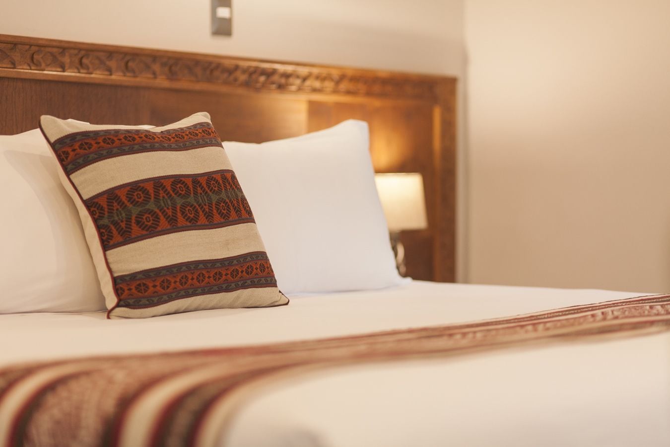 standard double room | minibar, in-room safe, desk, iron/ironing board