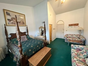 Comfort Single Room | Individually decorated, individually furnished, free WiFi, bed sheets - Maria's Garden and Inn (Berkeley Springs)