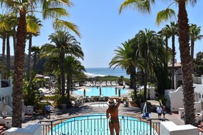 Pool - Santa Barbara Large 4BR 2BA,Pool,HotTub, Beaches, Sleep 11+,Dogs OK, Best Value! (Goleta)