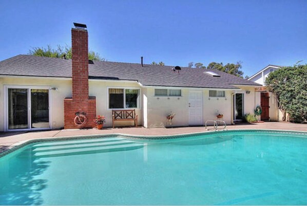 Pool - Santa Barbara Large 4BR 2BA,Pool,HotTub, Beaches, Sleep 11+,Dogs OK, Best Value! (Goleta)