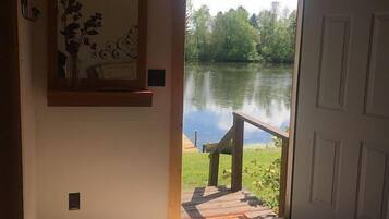 2 bedrooms, iron/ironing board, bed sheets