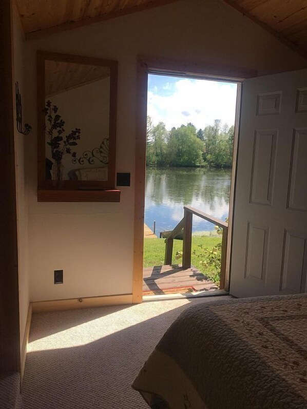 2 bedrooms, iron/ironing board, bed sheets