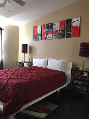 3 chambres, fer et planche à repasser, Wi-Fi, draps fournis