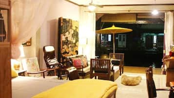 Studio Suite | ๊ฐ๊ฐ ๋ค๋ฅธ ์คํ์ผ์ ์ธํ
๋ฆฌ์ด, ๋ฌด๋ฃ WiFi