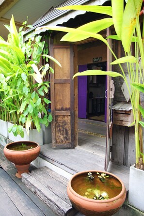 Property entrance - Bang Luang House (Bangkok)
