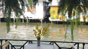 Studio Suite (No Private Terrace) | Terrace/patio