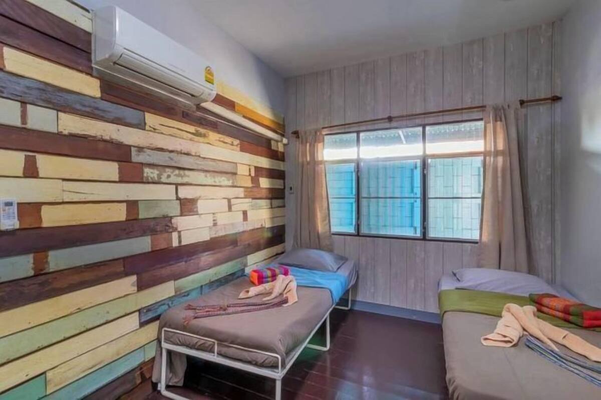 Desk, free WiFi, bed sheets
