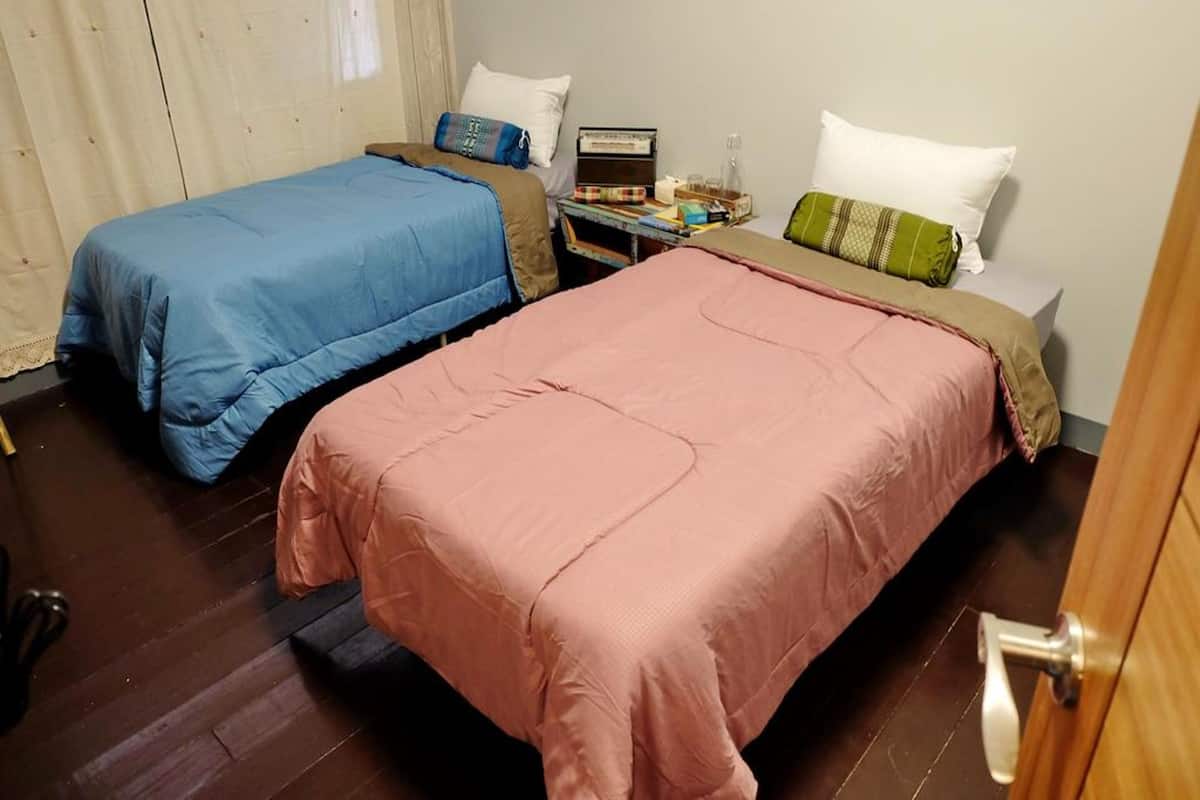 Chambre Simple, salle de bains commune