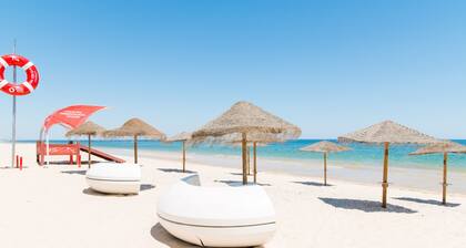 Villa with Pool, Quiet Area, for 8 people, with Sea View.