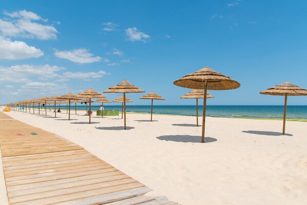 Beach nearby - Villa with Pool, Quiet Area, for 8 people, with Sea View. (Tavira)