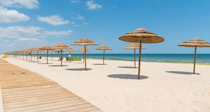 Villa with Pool, Quiet Area, for 8 people, with Sea View.